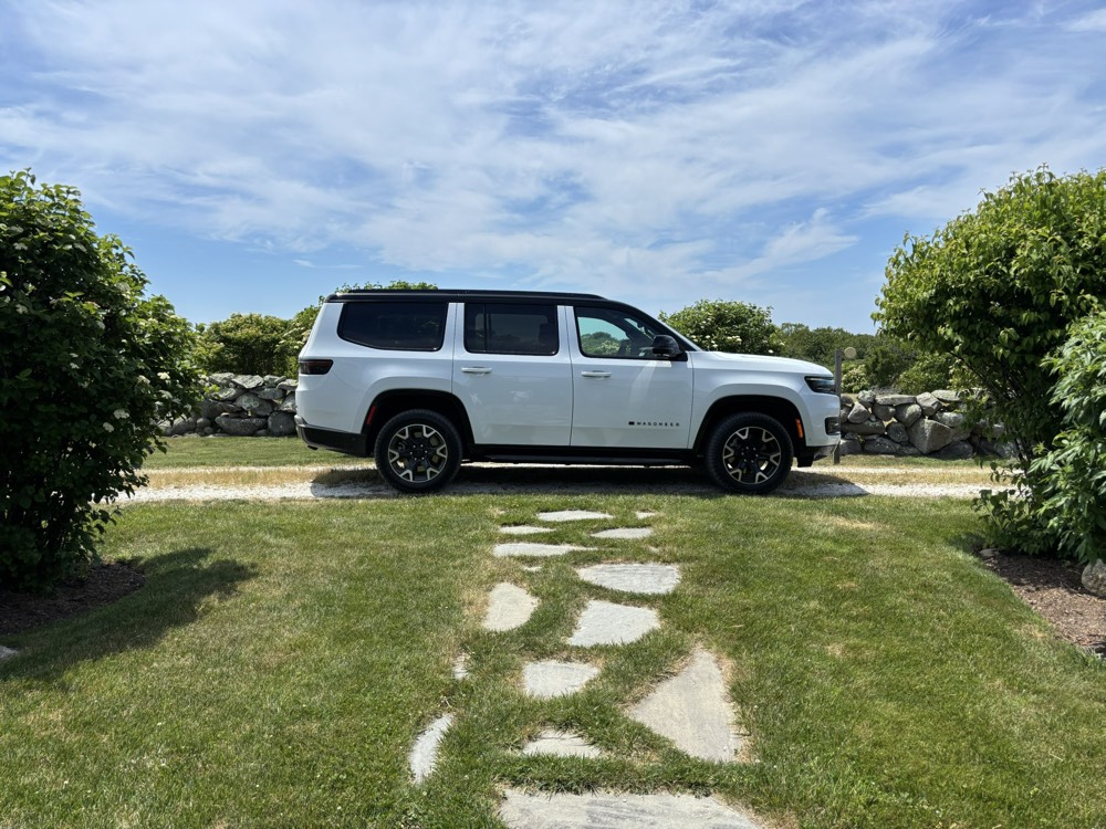 Jeep Wagoneer Overland